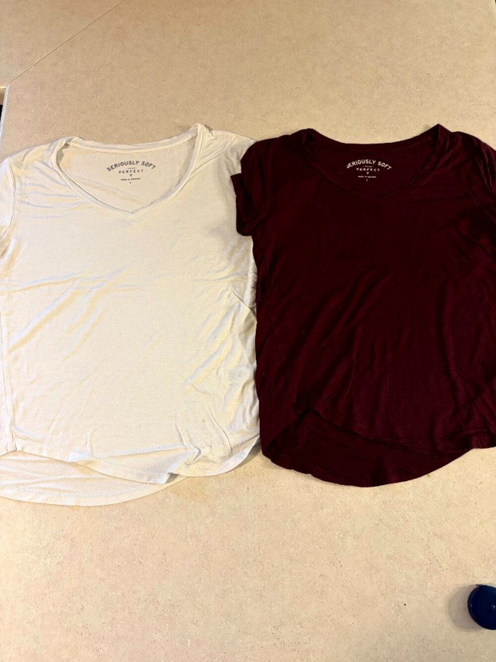 Lot of 2 Seriously soft Aero Perfect V Women's T-Shirt Size Small White burgundy